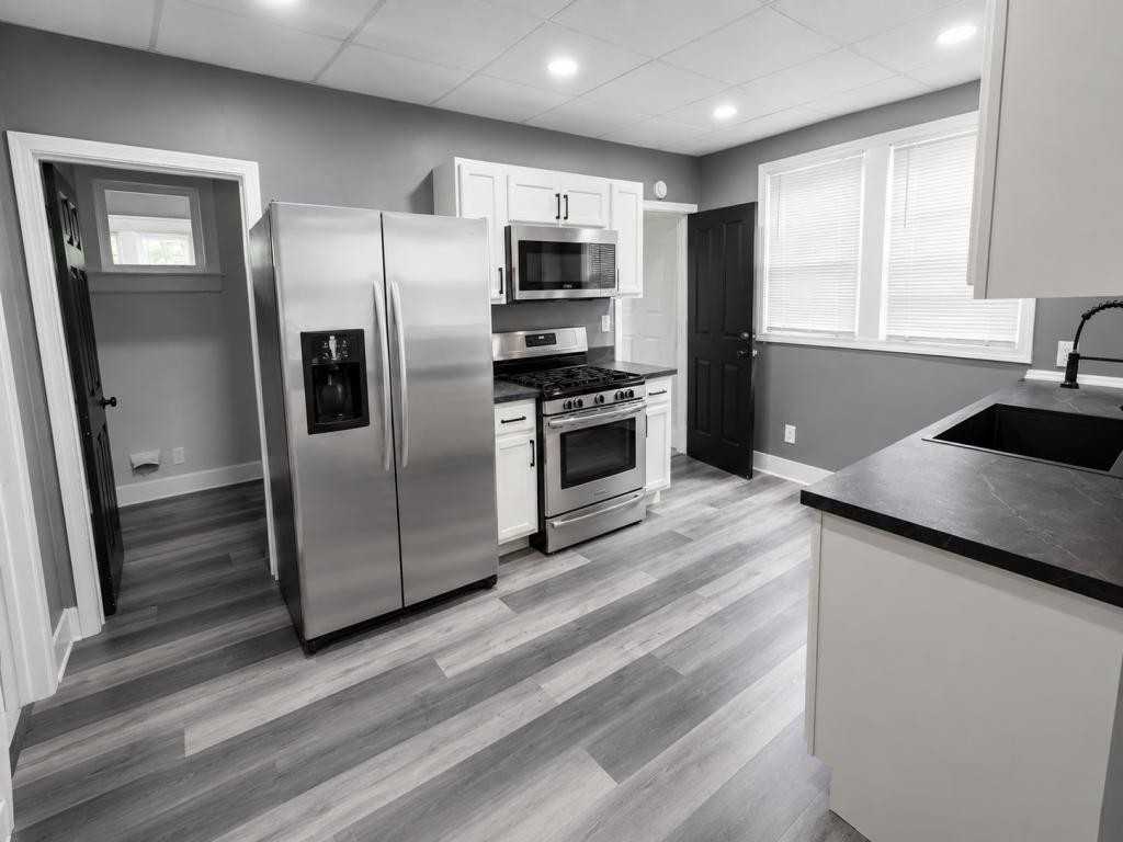 1686 Hazelwood St - Photo 7 of 11
