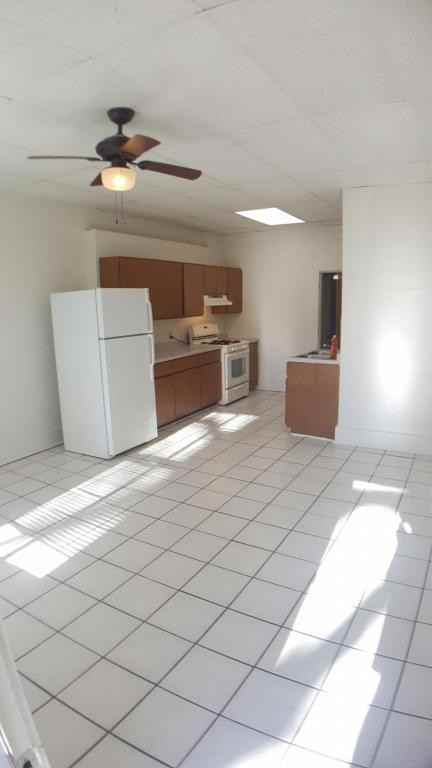 114 S Black River St - Photo 4 of 36