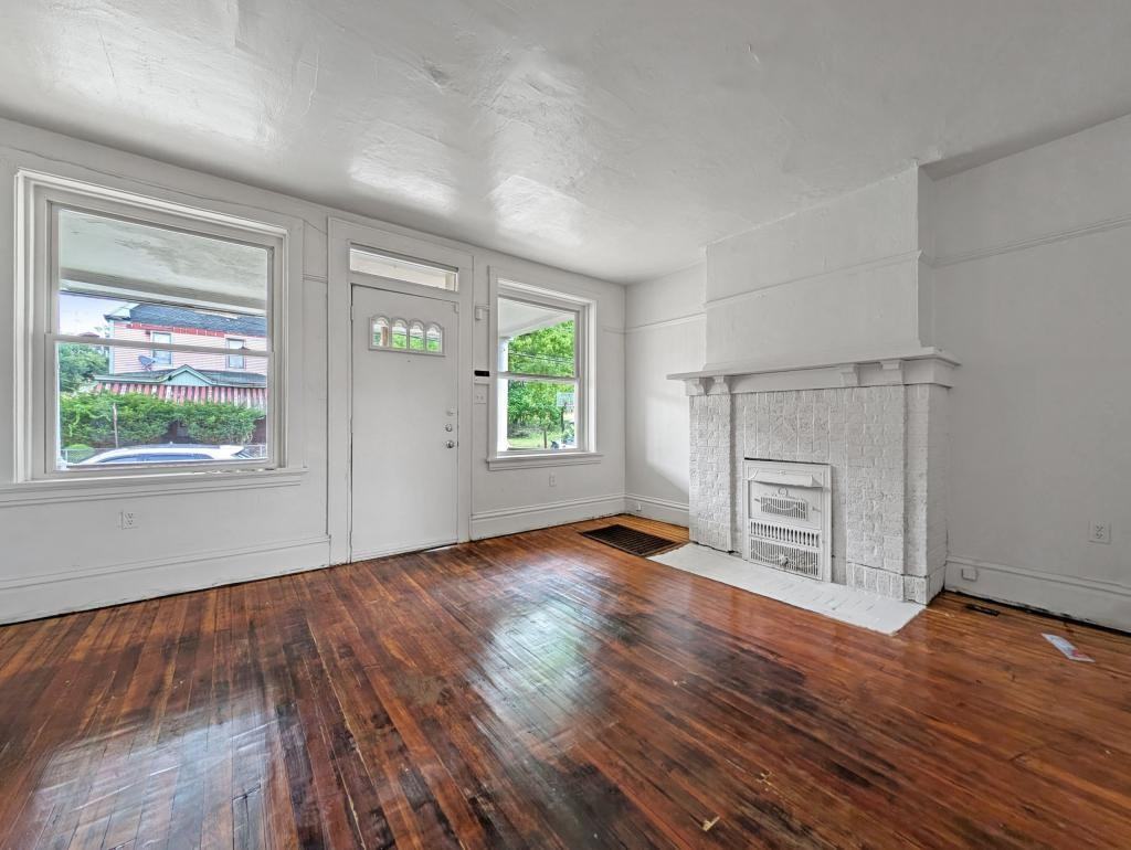 6602 Rowan St - Photo 2 of 8
