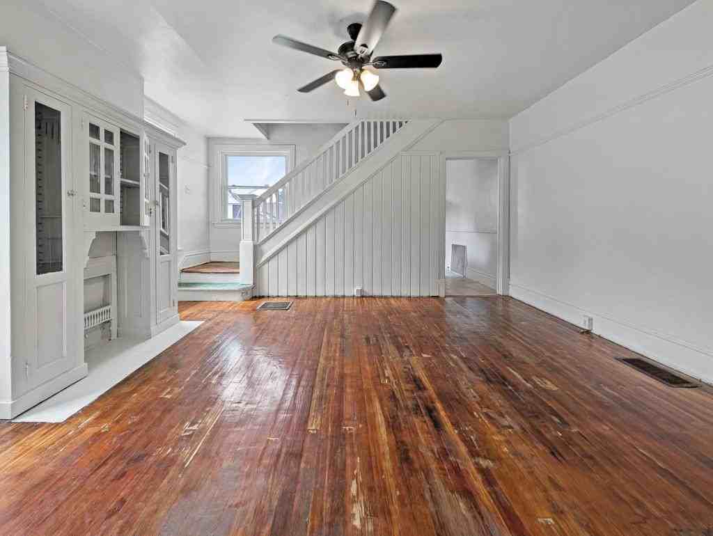6602 Rowan St - Photo 3 of 8