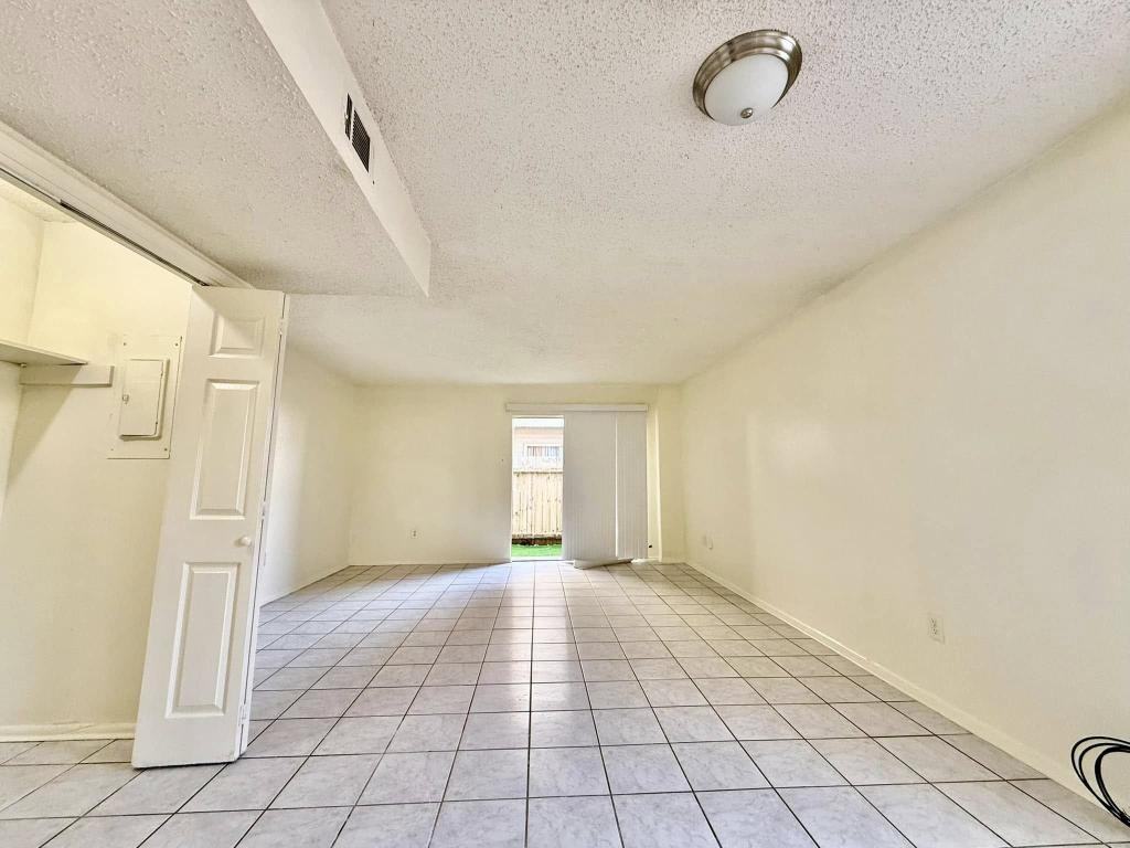 1624 Newport Pl Apt D - Photo 7 of 15