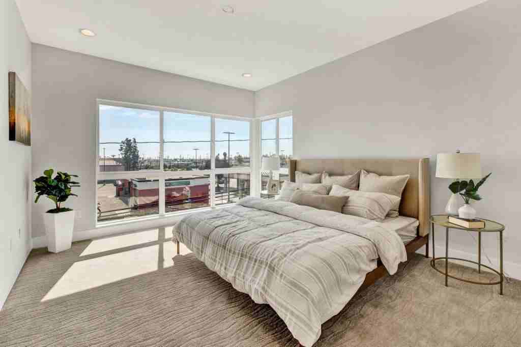 8081 Lampson Ave - Photo 4 of 11