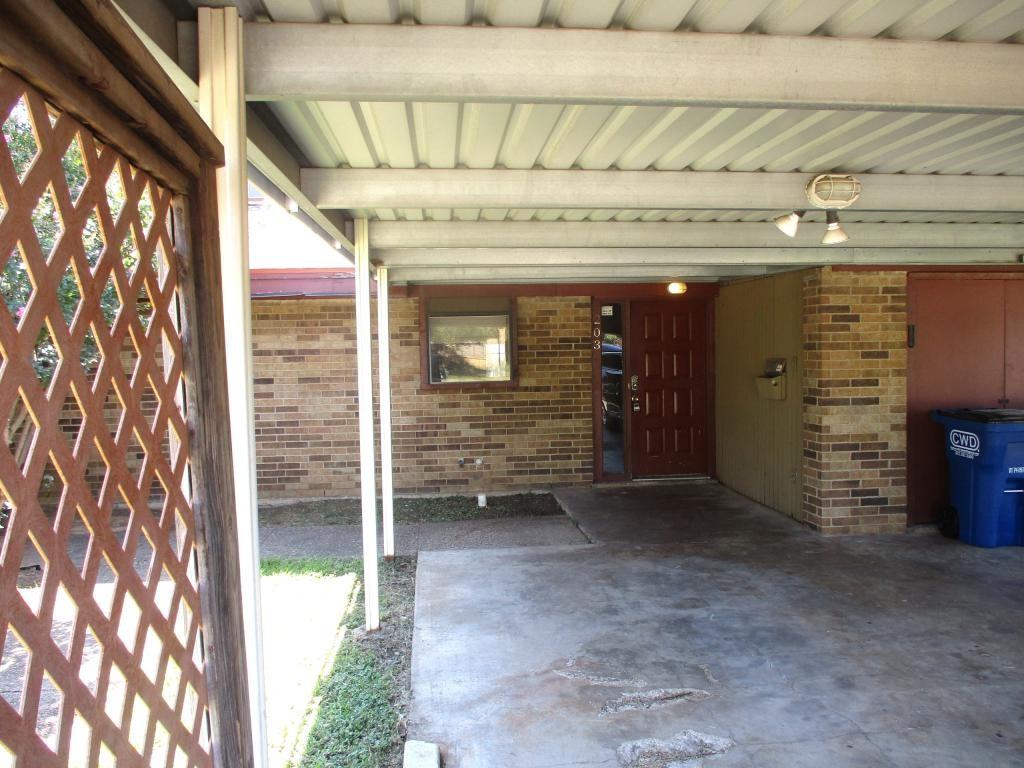 203 Yorkshire Ct - Photo 4 of 28