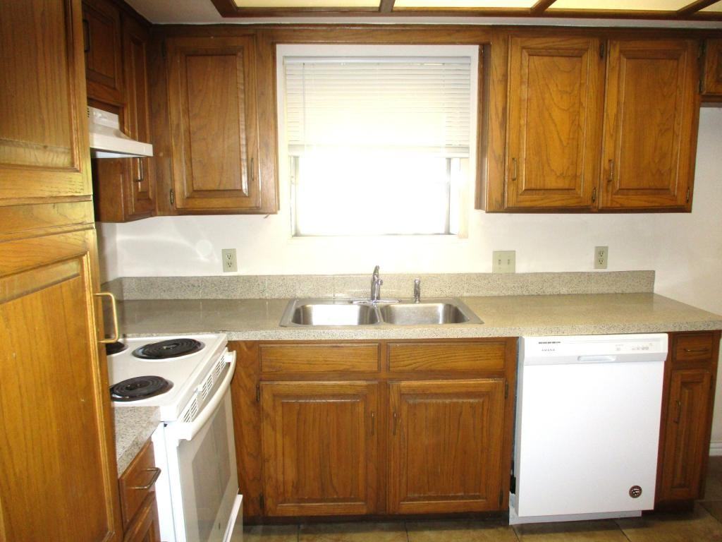203 Yorkshire Ct - Photo 5 of 28
