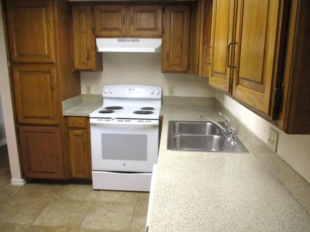 203 Yorkshire Ct - Photo 6 of 28