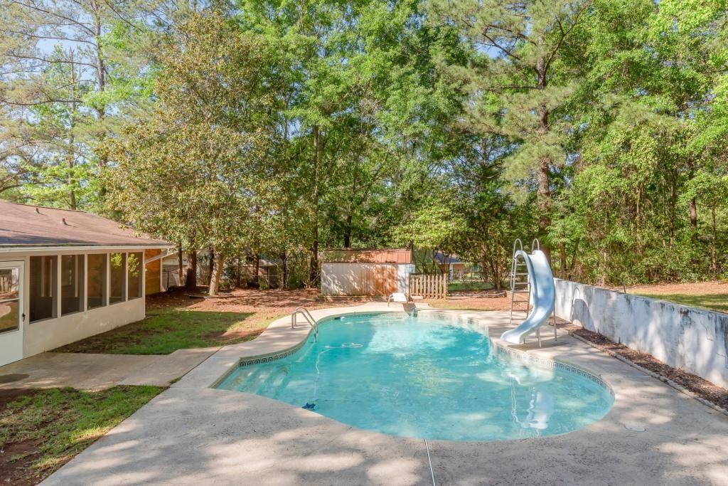 413 Springdale Dr - Photo 4 of 17