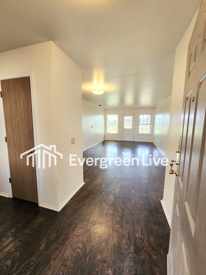 212 Fireball Dr - Photo 2 of 19