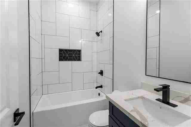 405 E 1st St ##A - Photo 6 of 13