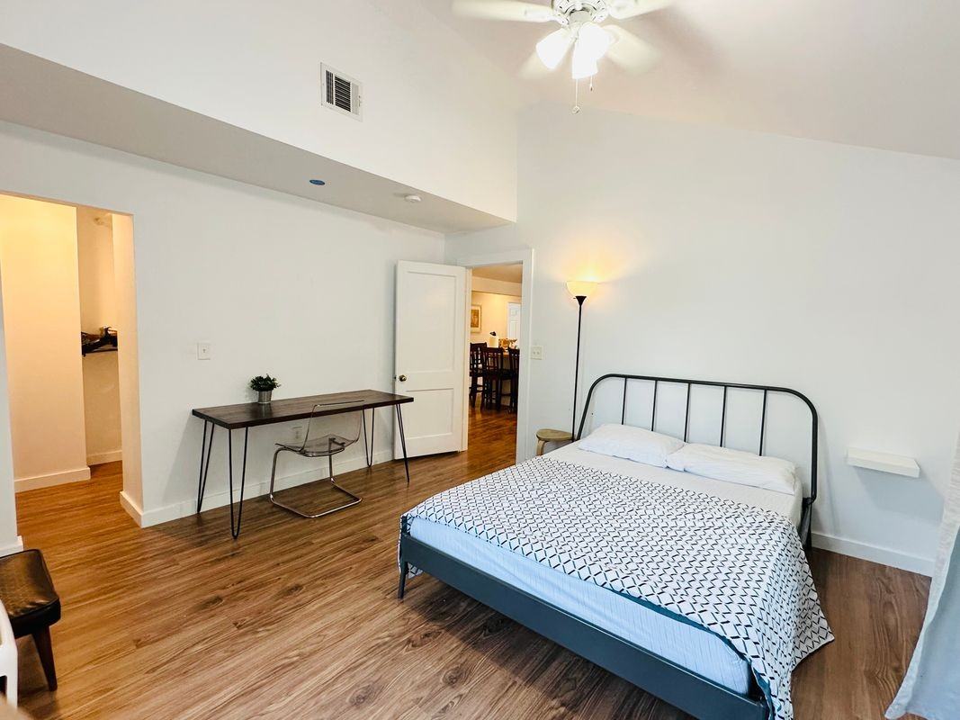 3906 Mcduffie St - Photo 4 of 10