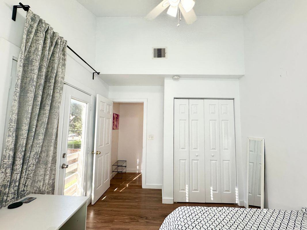 3906 Mcduffie St - Photo 5 of 10