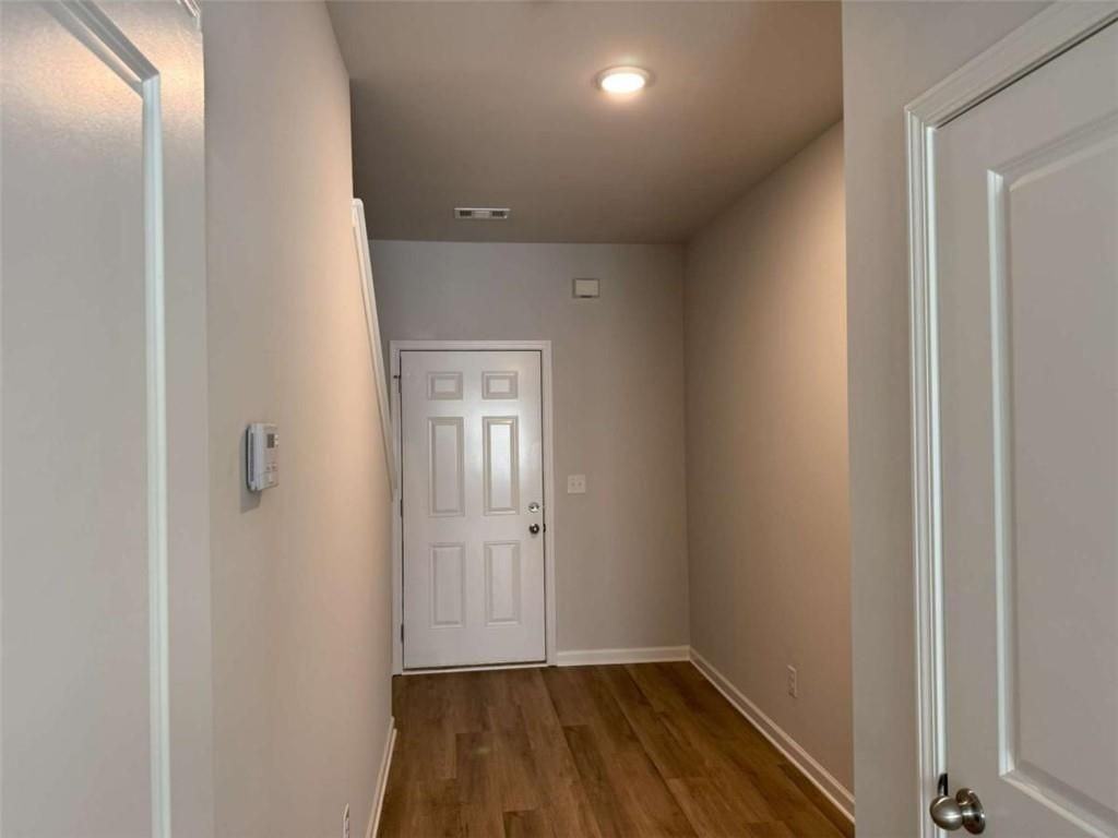 111 Woodside Ct - Photo 3 of 24