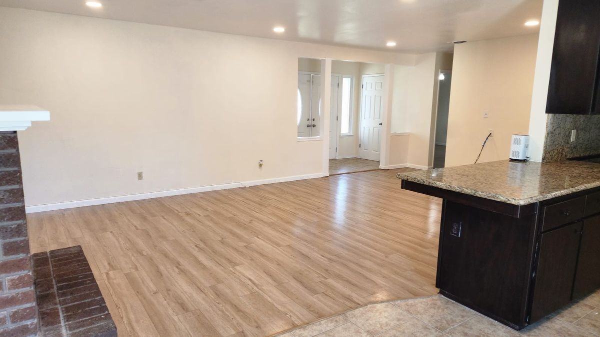 1385 Wimbledon Ct - Photo 4 of 17