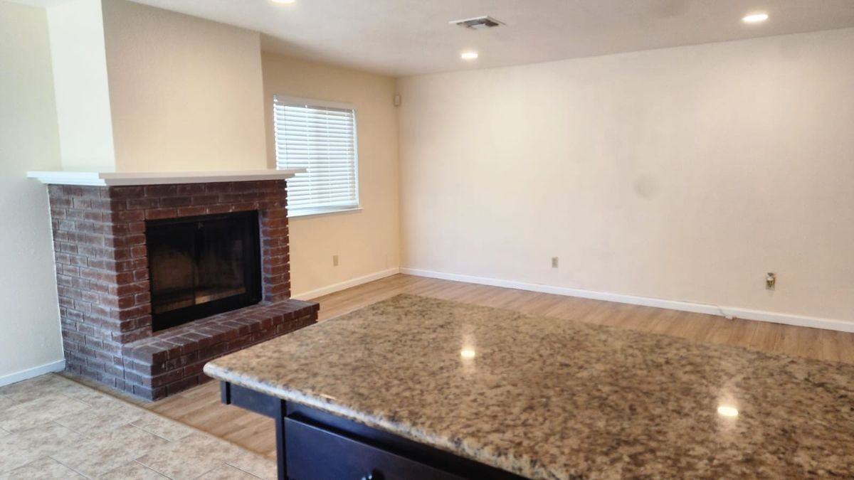 1385 Wimbledon Ct - Photo 7 of 17
