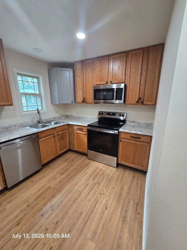 319 Elm St - Photo 3 of 10
