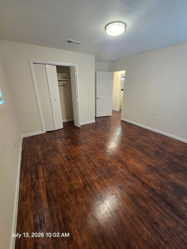 319 Elm St - Photo 4 of 10