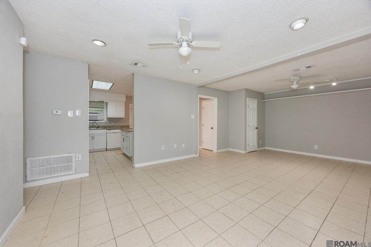 7224 Meadow Park Ave - Photo 4 of 17