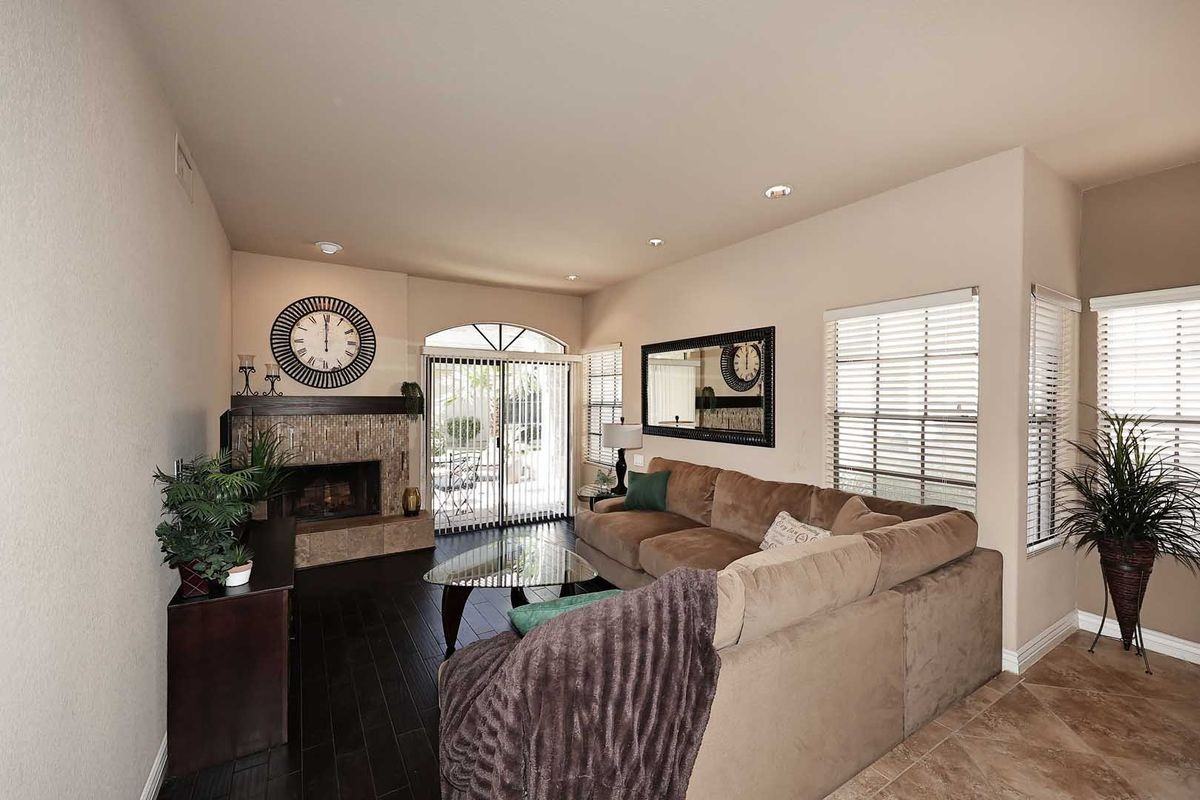 10019 E Mountain View Rd - Photo 4 of 17