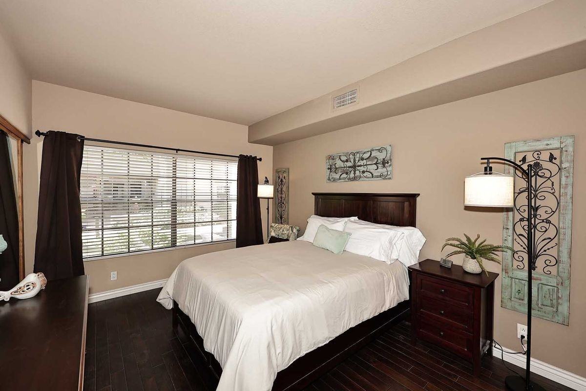 10019 E Mountain View Rd - Photo 5 of 17