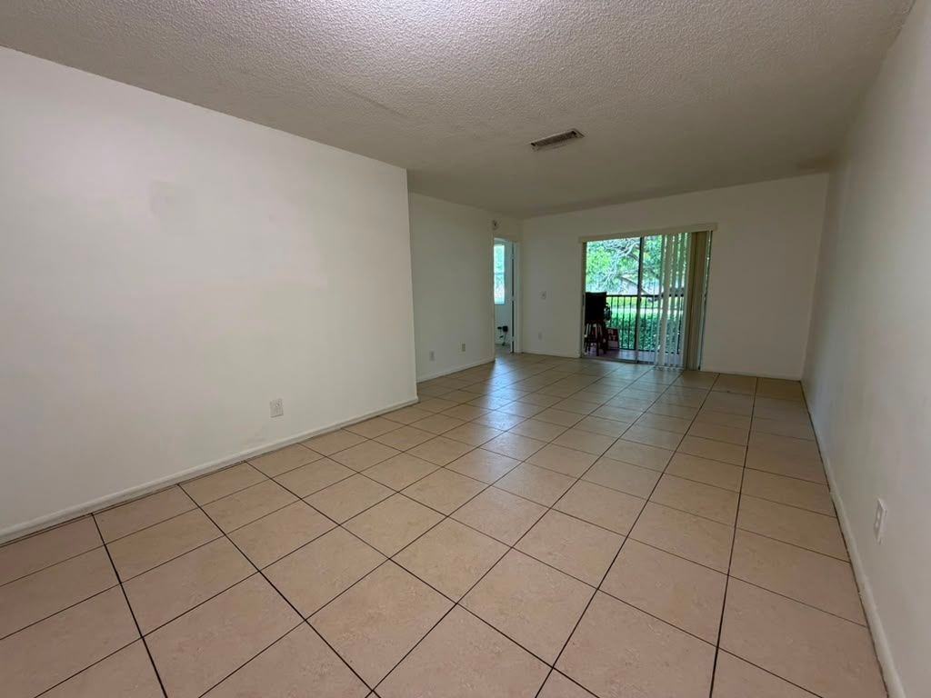 10393 Nw 8th St - Photo 2 of 7