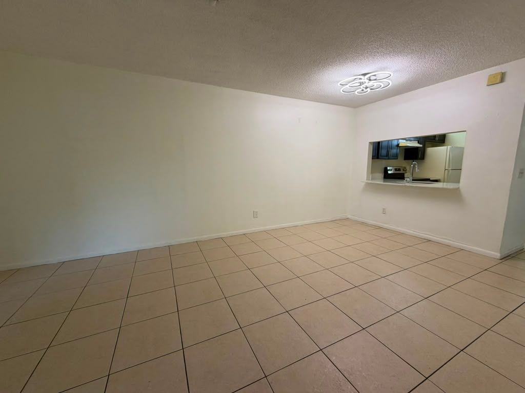 10393 Nw 8th St - Photo 6 of 7