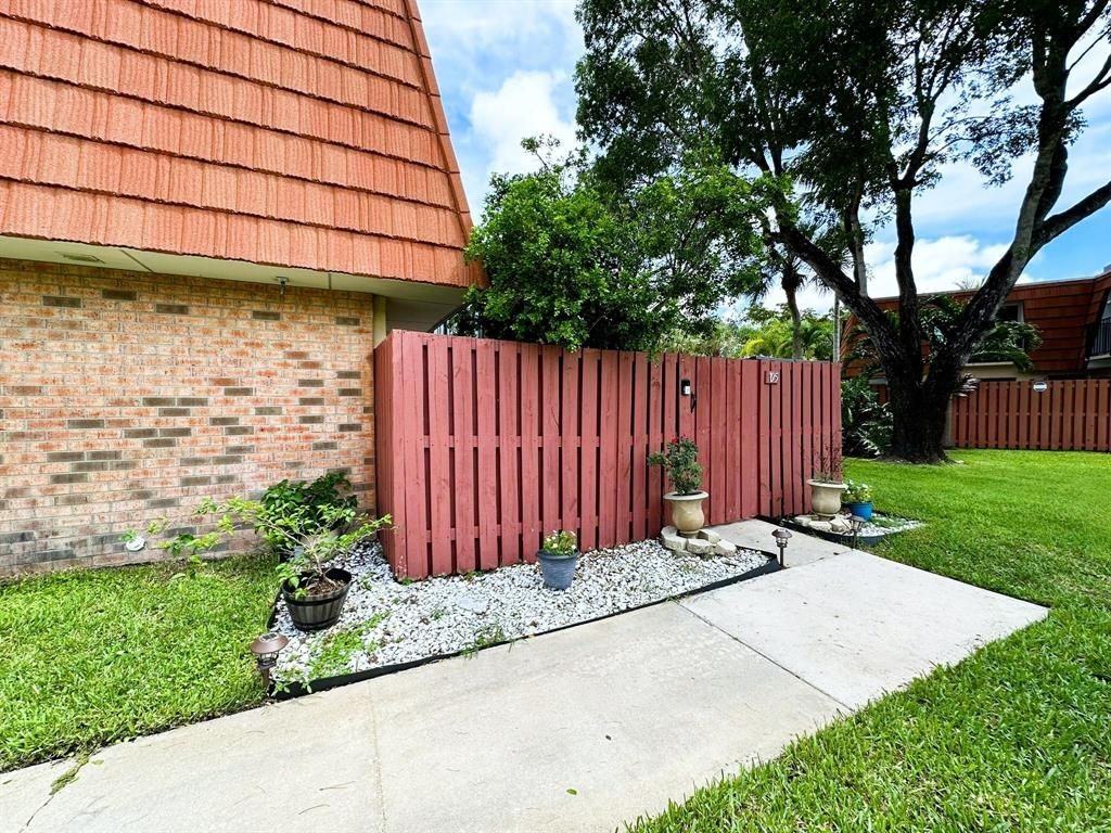 1545 Augusta Cir - Photo 5 of 13