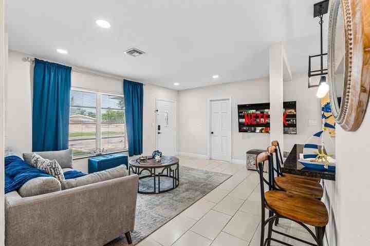 1508 Ne 15th Ave - Photo 2 of 15