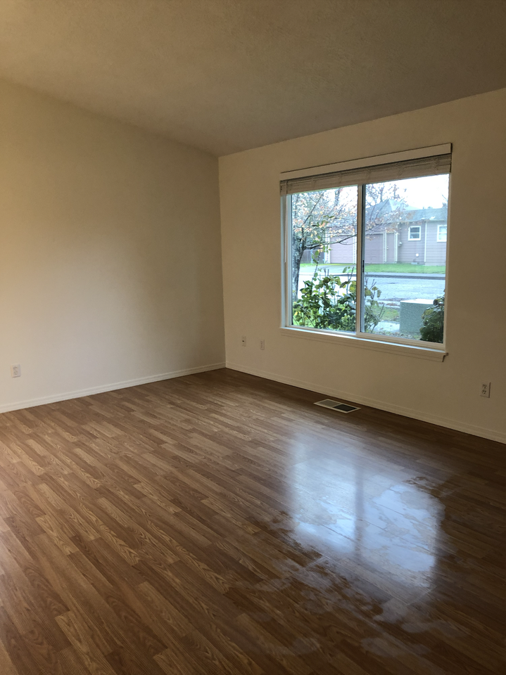 4225 Mahrt Avenue Southeast - Photo 3 of 20