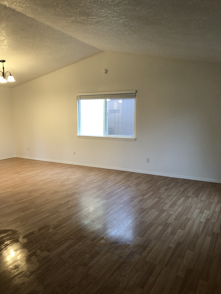 4225 Mahrt Avenue Southeast - Photo 4 of 20