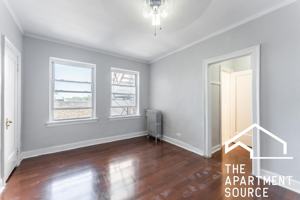 featured image of 6930 N Greenview Ave #511