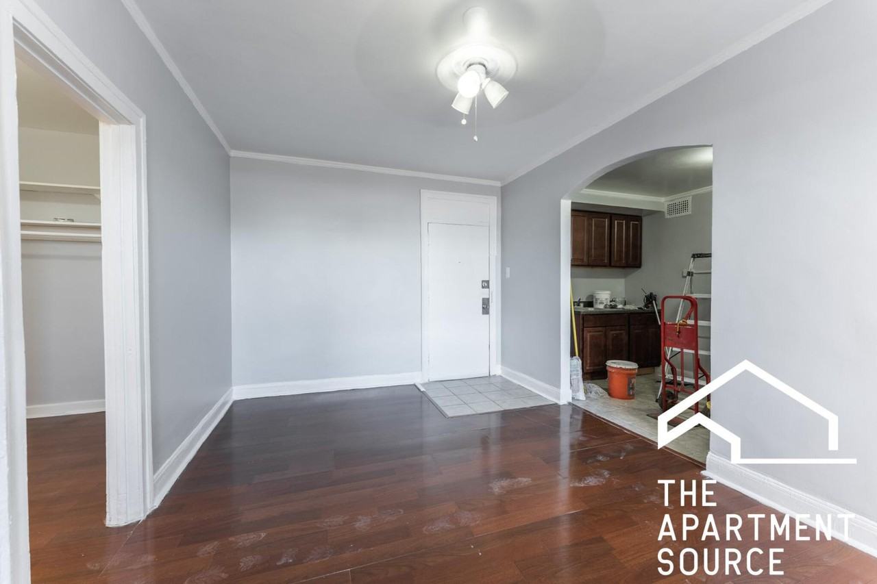 6930 N Greenview Ave #511 - Photo 2 of 9