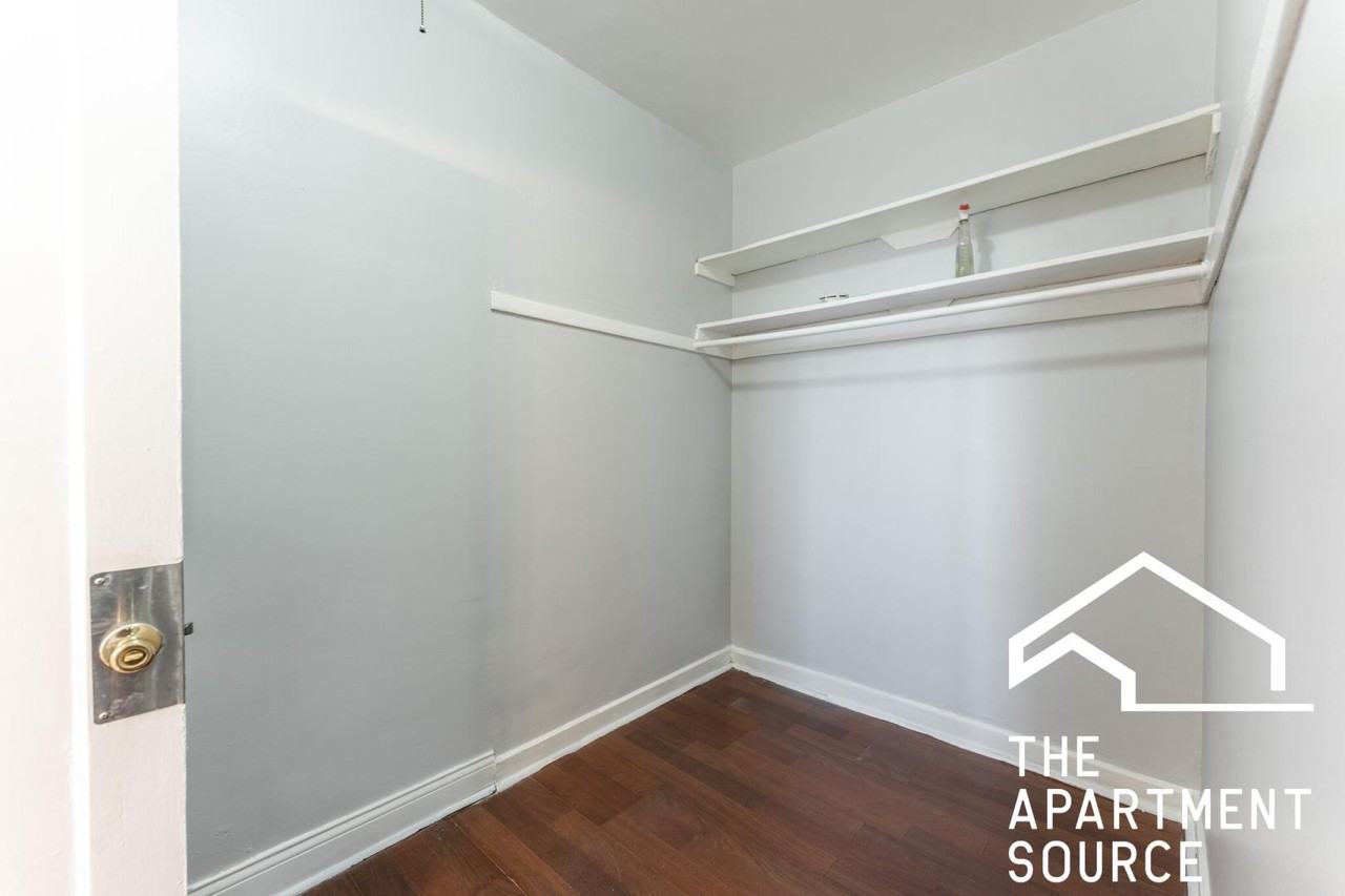 6930 N Greenview Ave #511 - Photo 3 of 9