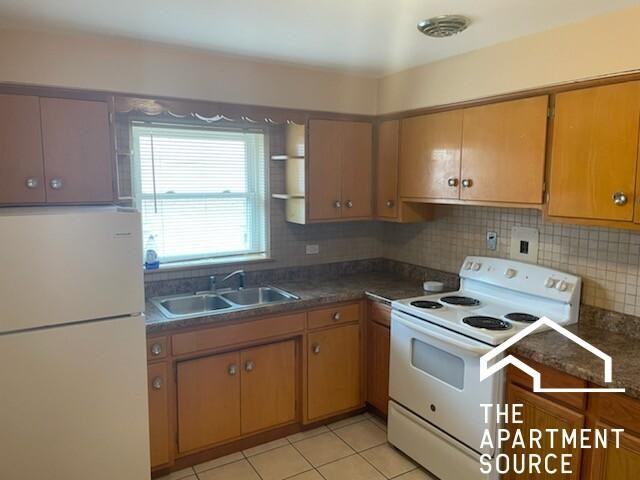 3110 Calwagner St #1W - Photo 2 of 4