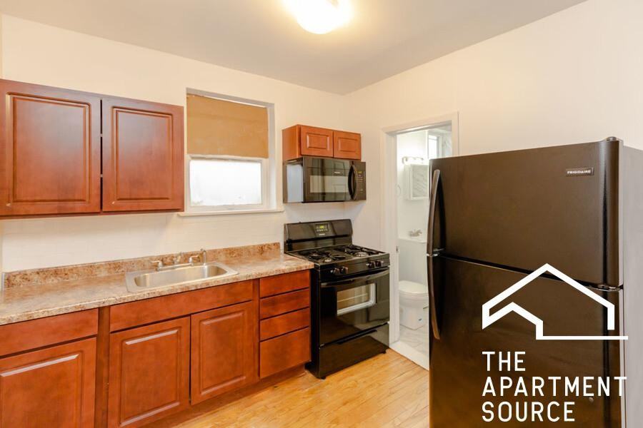 5011 W Cermak Rd #1 - Photo 2 of 4