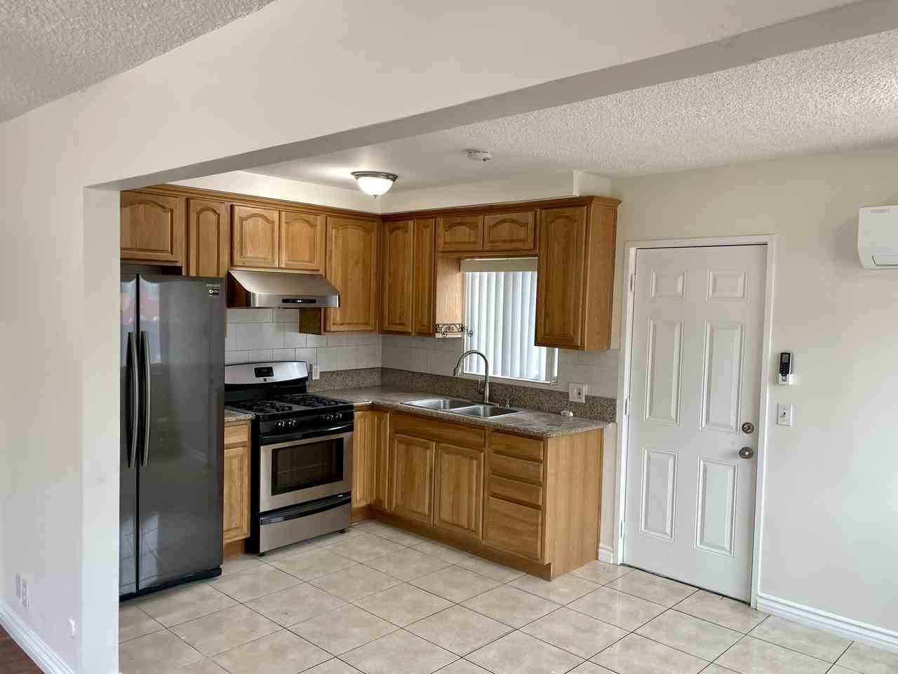 4553 Huntington Dr N - Photo 3 of 11