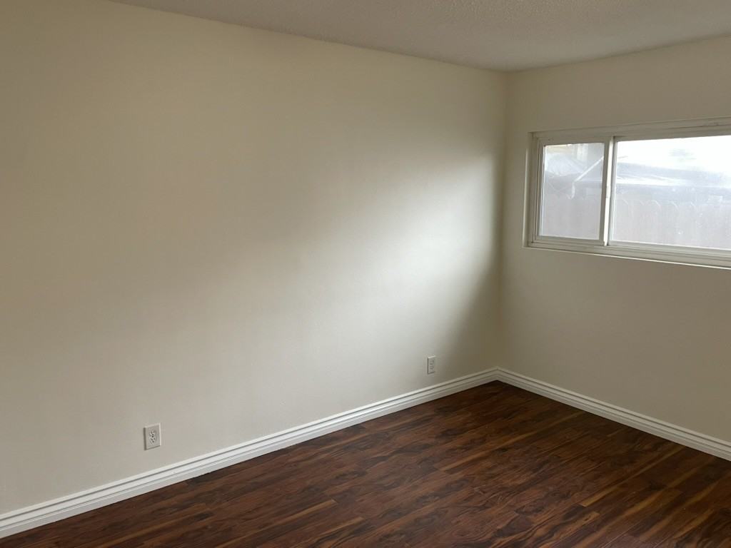 4553 Huntington Dr N - Photo 7 of 11