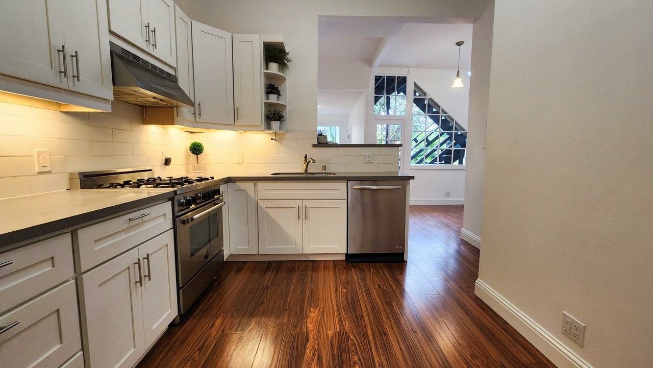 542 Lyon St - Photo 3 of 16