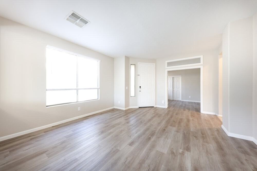 15233 W Banff Ln - Photo 5 of 16