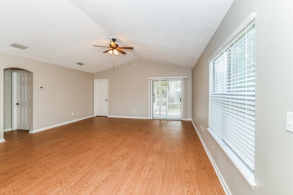 3111 Wavering Ln - Photo 4 of 15