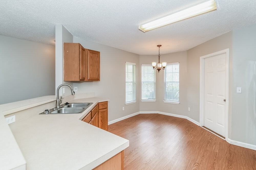 3111 Wavering Ln - Photo 5 of 15