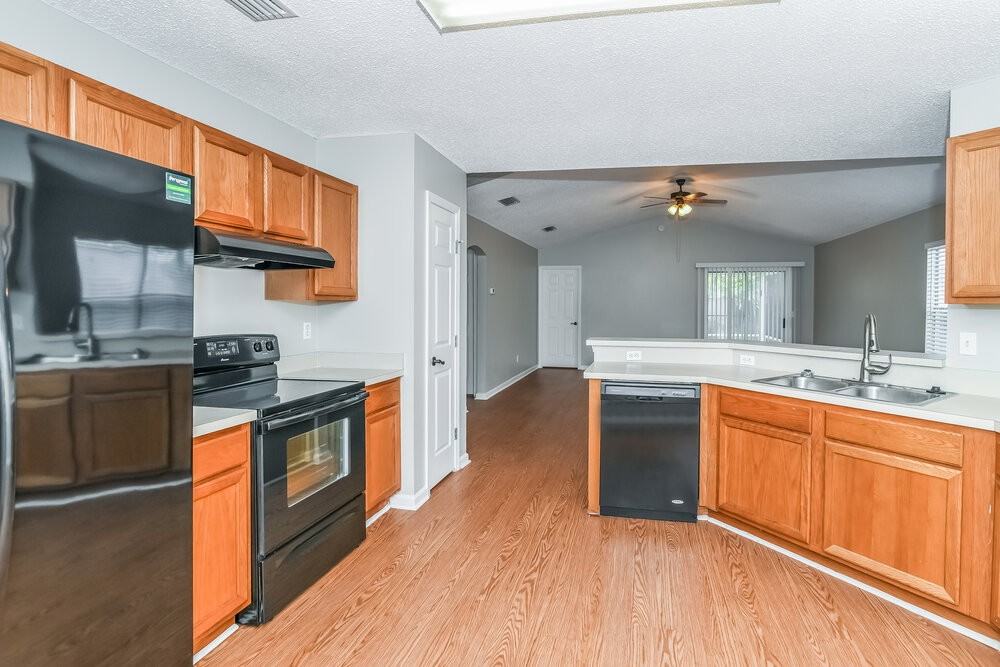 3111 Wavering Ln - Photo 6 of 15