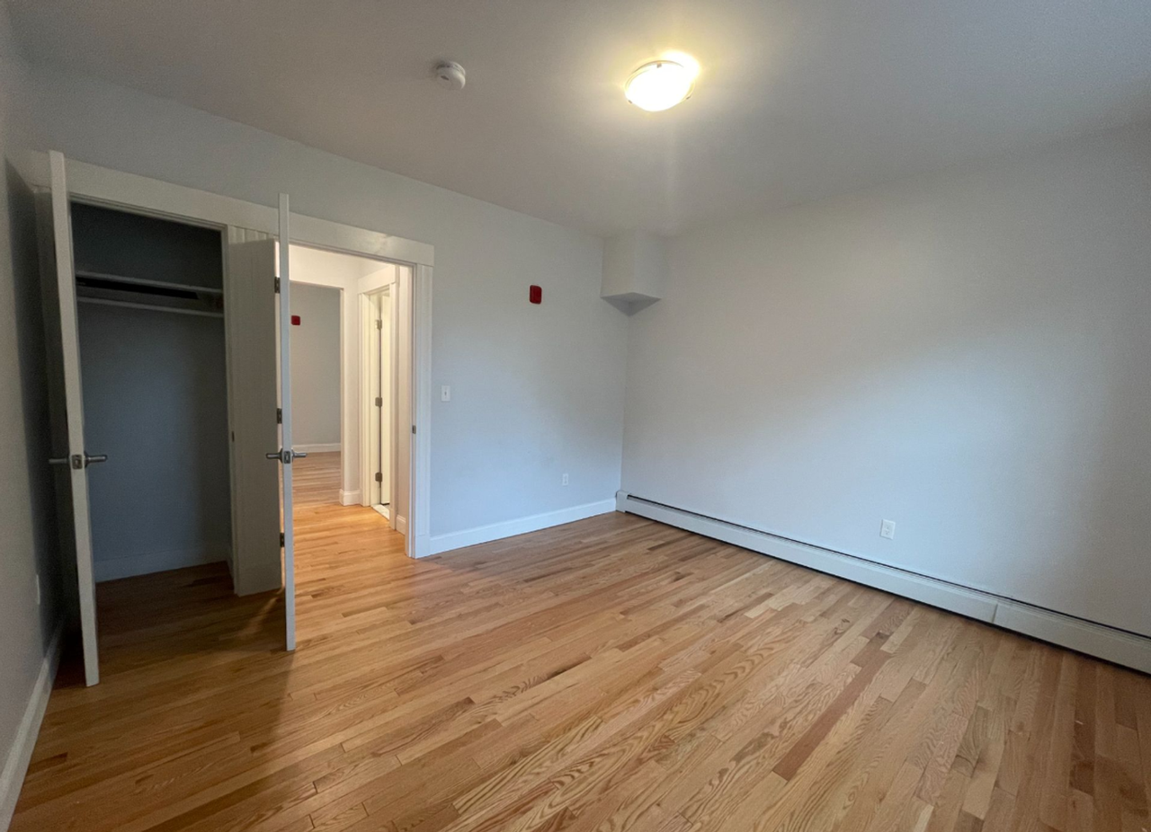 231 Lafayette St - Photo 5 of 9
