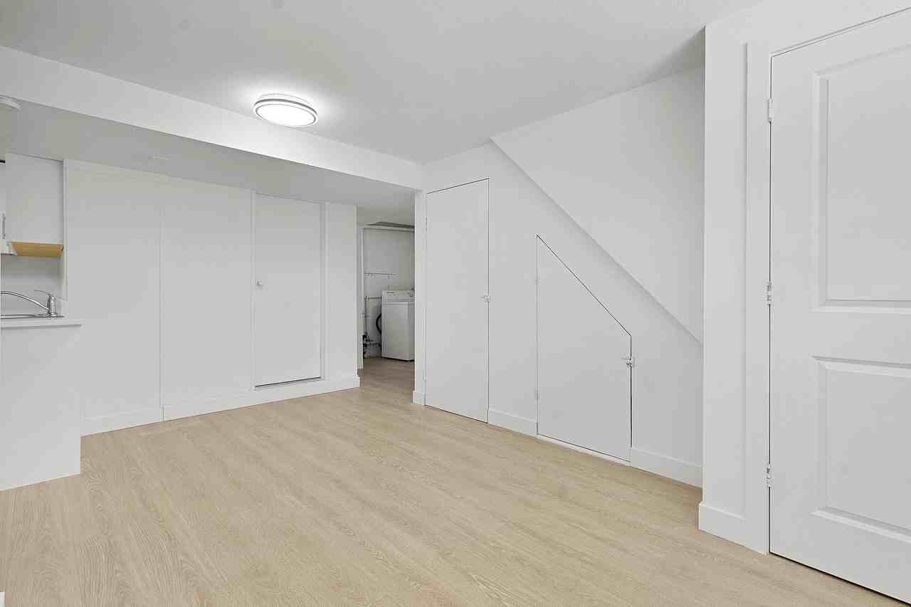 1930 Westbury Avenue - Photo 7 of 11