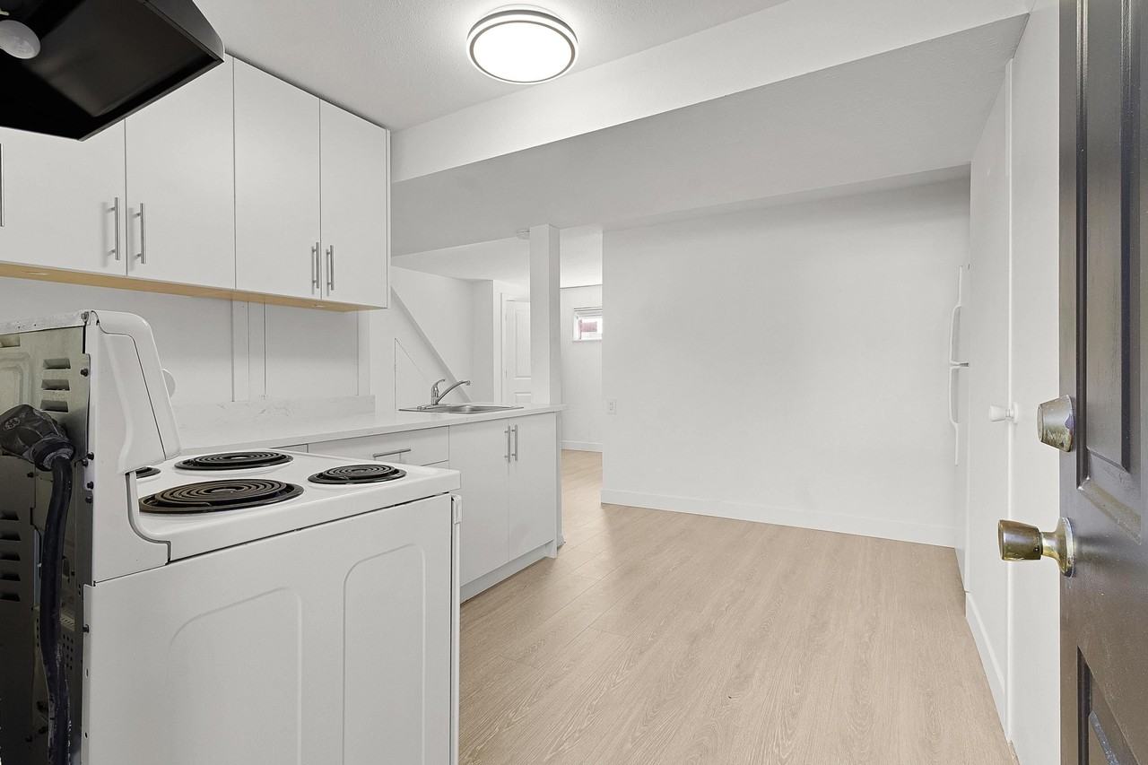 1930 Westbury Avenue - Photo 4 of 11