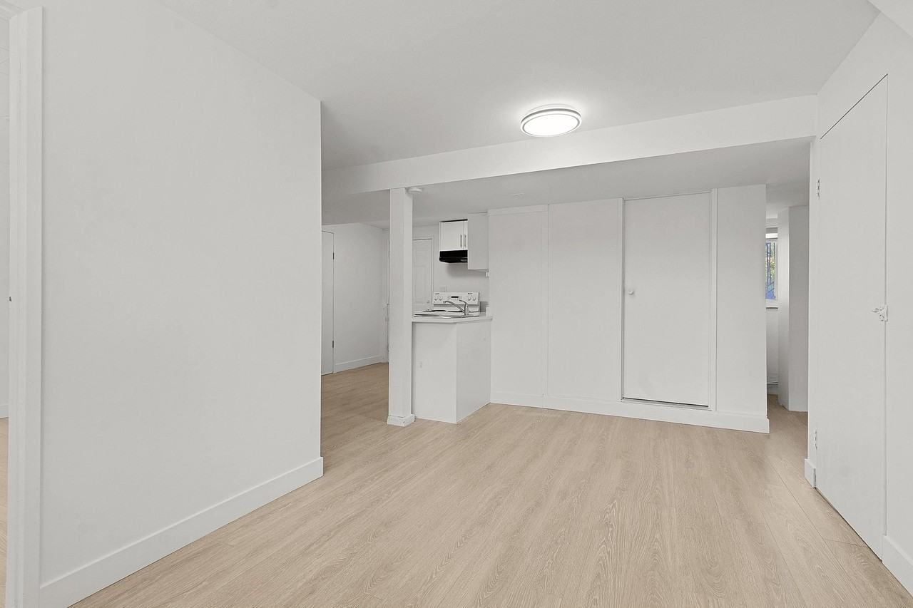 1930 Westbury Avenue - Photo 5 of 11
