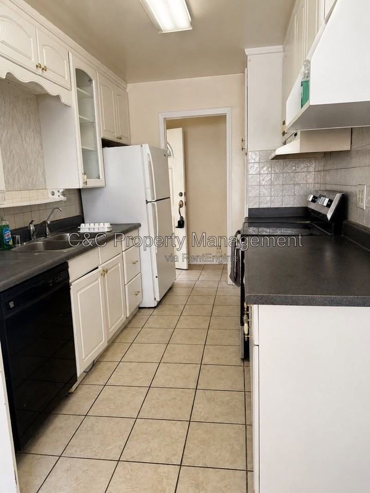 42625 Jefferson St - Photo 2 of 5