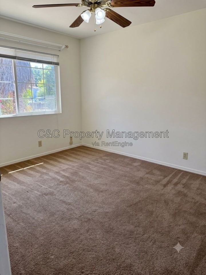 42625 Jefferson St - Photo 4 of 5