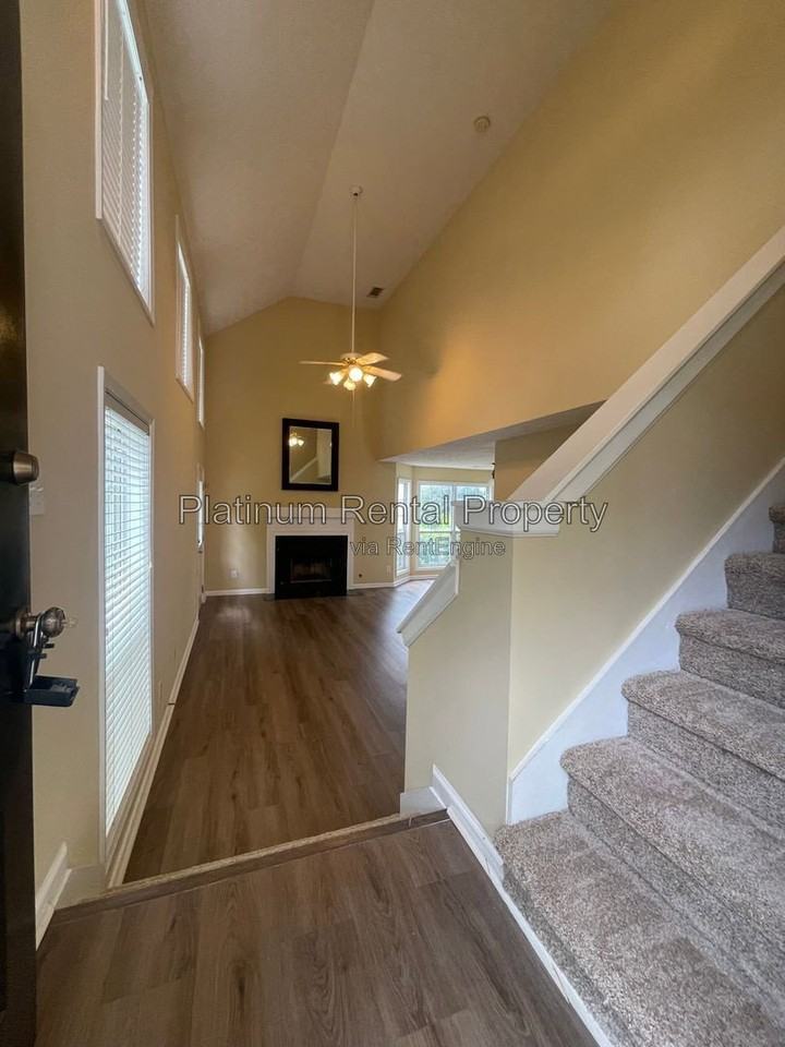 810 Camelon Ct - Photo 3 of 32