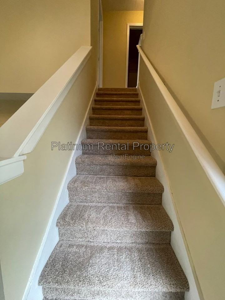 810 Camelon Ct - Photo 4 of 32