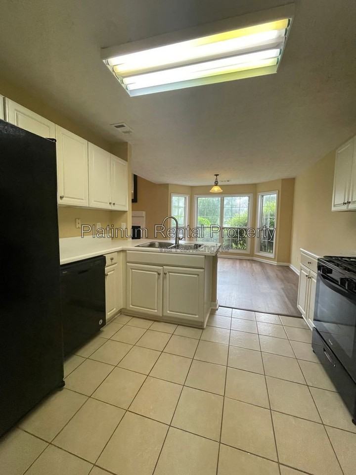 810 Camelon Ct - Photo 7 of 32