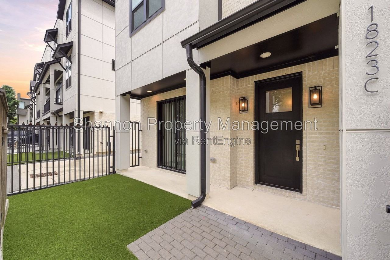 1823 Prospect St #C - Photo 4 of 38